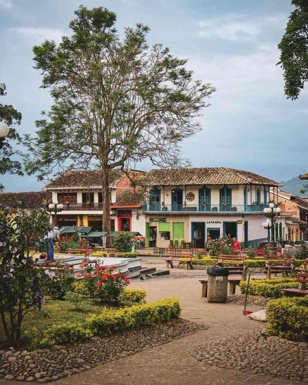 Hostal Y Cabanas Los Juanes Jardin Bagian luar foto